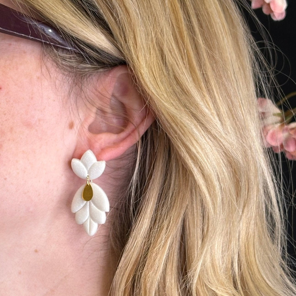 Flora oorbellen – Bloemdesign met chique druppel - Blossoms Beauty