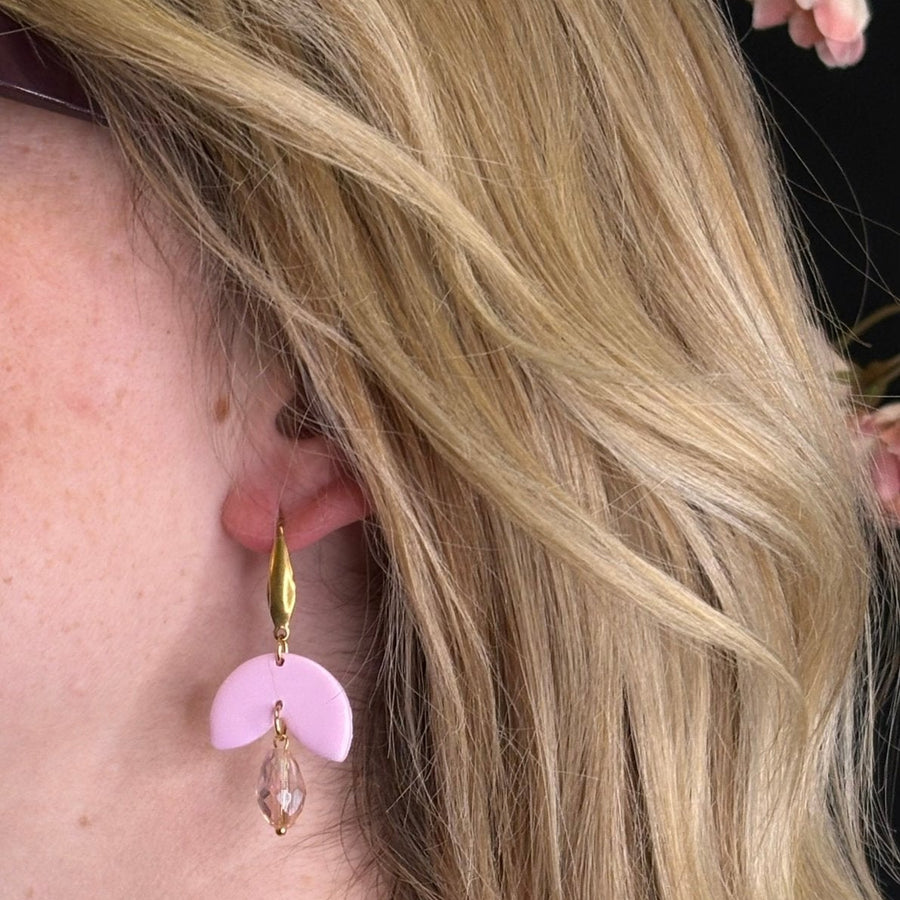 Luna Gem oorbellen – Halve maan & sprankelend detail - Blossoms Beauty