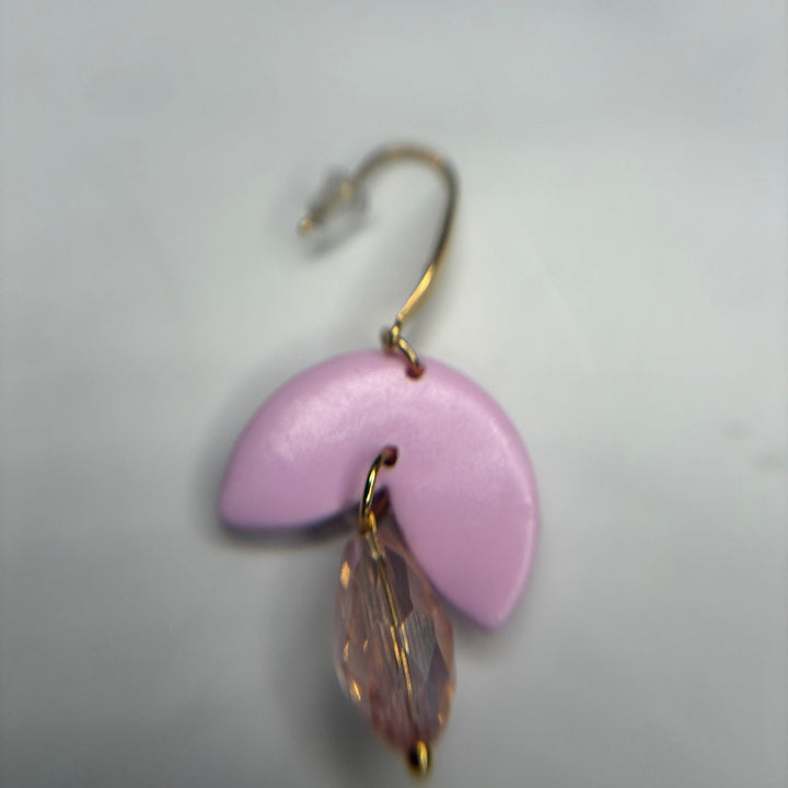 Luna Gem oorbellen – Halve maan & sprankelend detail - Blossoms Beauty