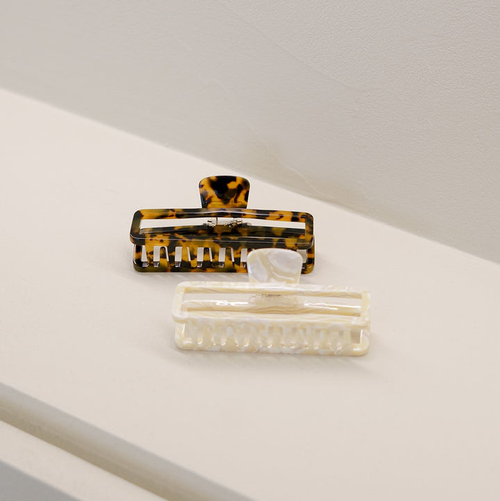 Amélie – Grote Marmeren clip in tortoise and white; stylish hair accessories for elegant hairstyles.