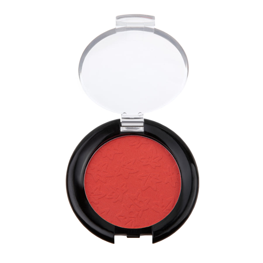 Ultrafijne blush in heldere roestkleur, speciaal ontworpen voor kinderen, met een zachte, zijdeachtige textuur.