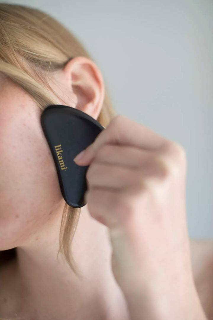 Líkami Gua Sha Sculpting Tool – Natuurlijke massage tool voor een stralende huid - Blossoms Beauty